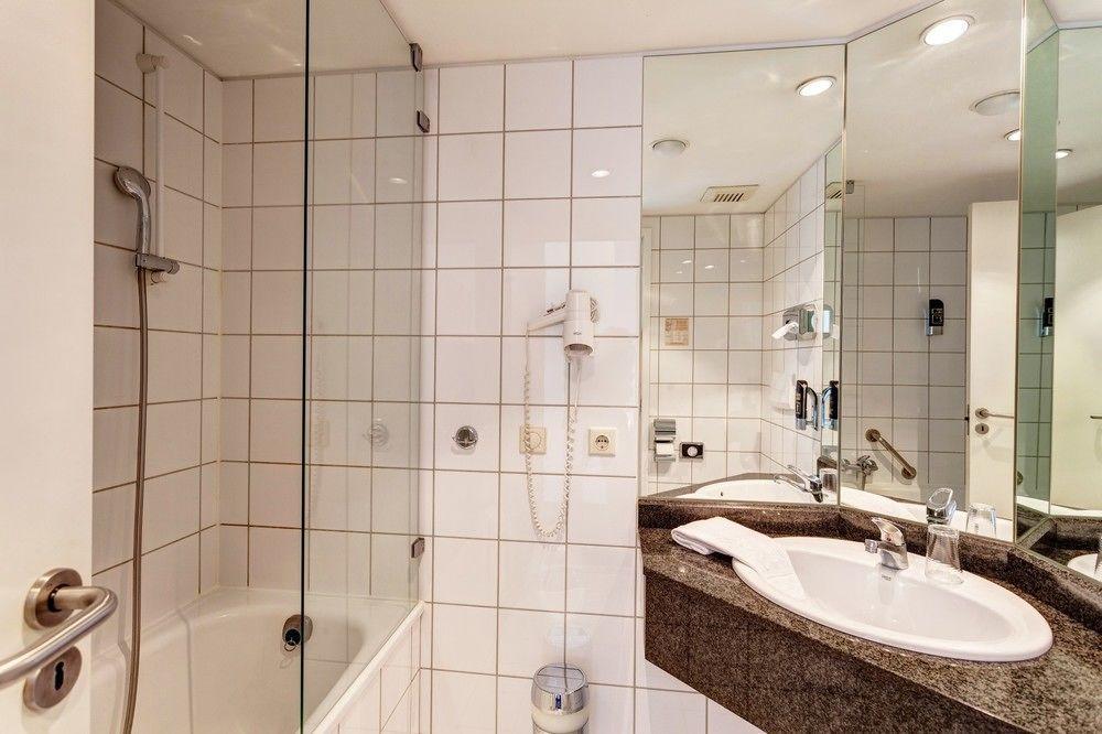 Plaza Suites Рюссельхайм Экстерьер фото